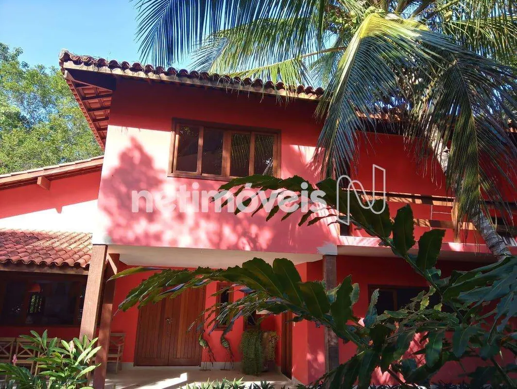 Propriedade localizada a 400 metros da praia do Mucujê e do centro de Arraial D'...