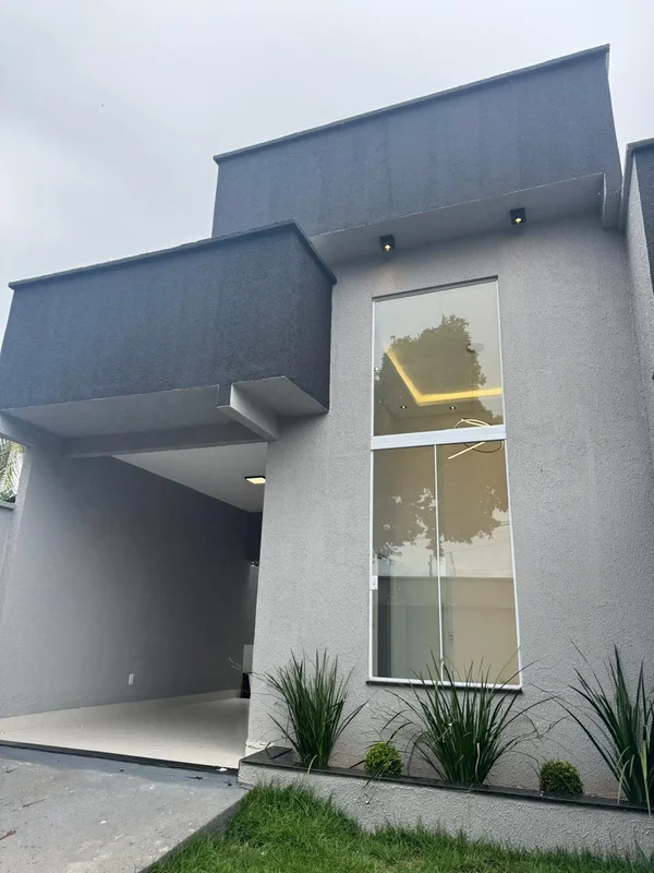 Casa à venda situada no Setor Aeroporto Sul em Aparecida de Goiânia 03 quartos s...