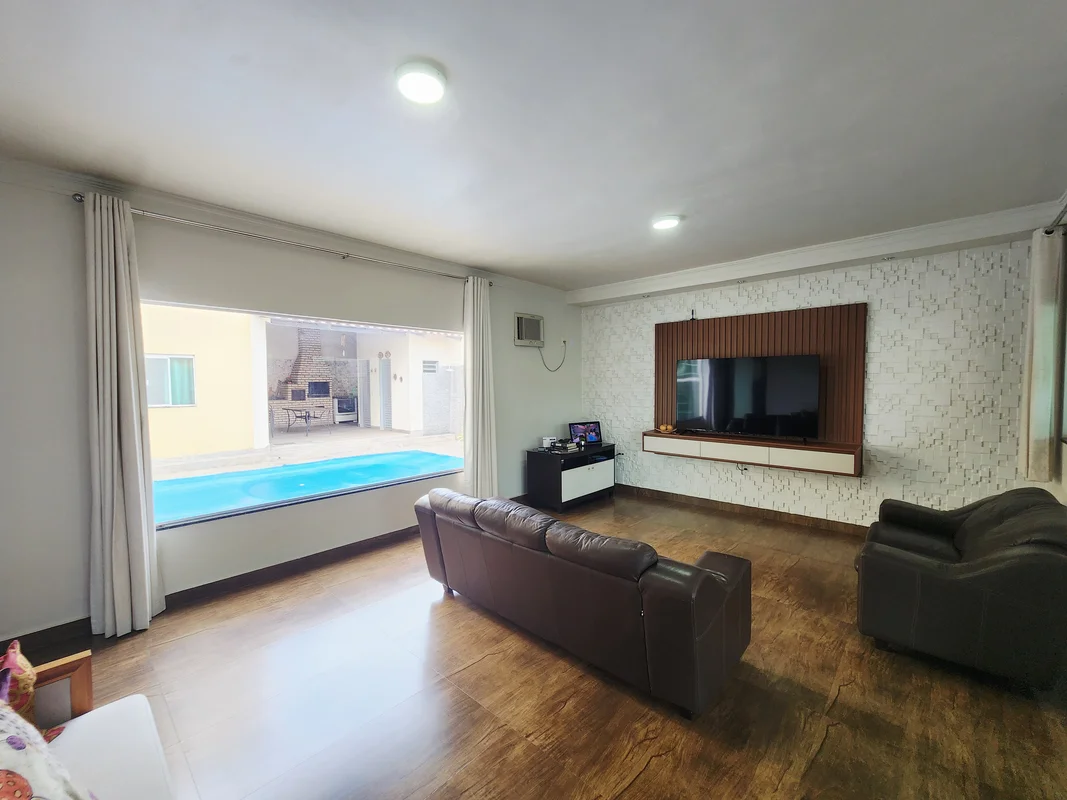 Excelente casa em condomínio com portaria 24hs, próximo da EPNB e com facilidade...