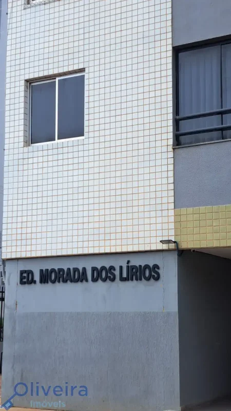 Descubra um apartamento confortável e bem localizado, que oferece facilidade de ...