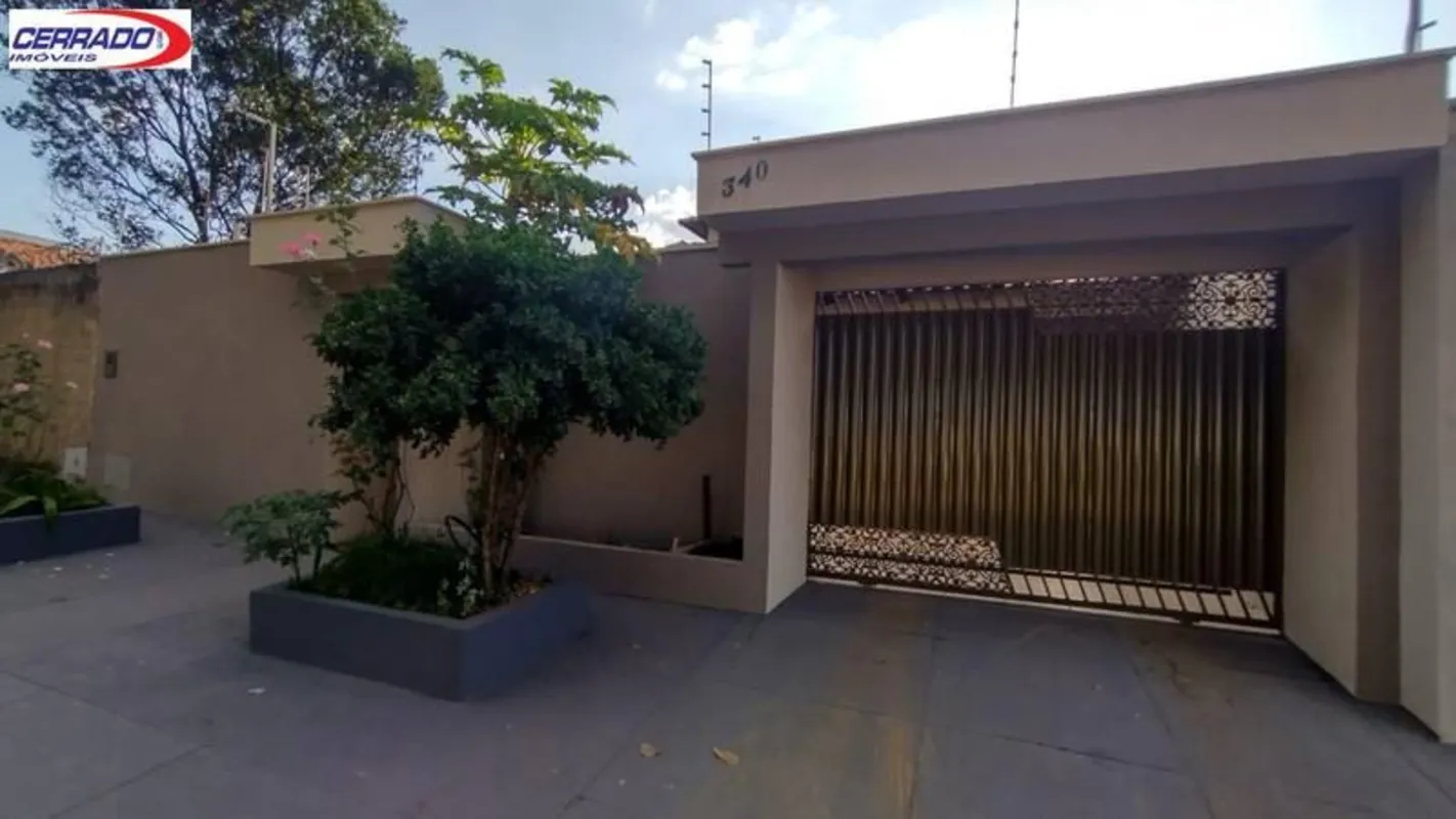 Casa térrea com 4 quartoa sendo 2 suítes, banheiro social, sala 2 ambientes, suí...