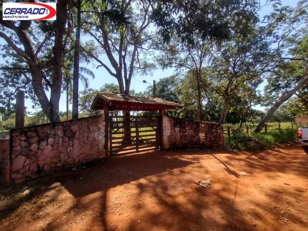 Chácara de lazer com área de 45.550 m², ideal para condomínio, 500 metros da rod...
