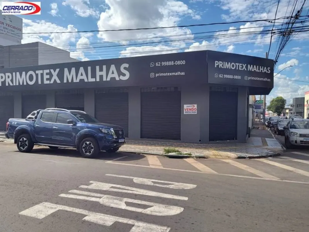 Sala comercial de esquina, 130 m², 3 banheiros e copa. Maiores informações: 3 2 ...