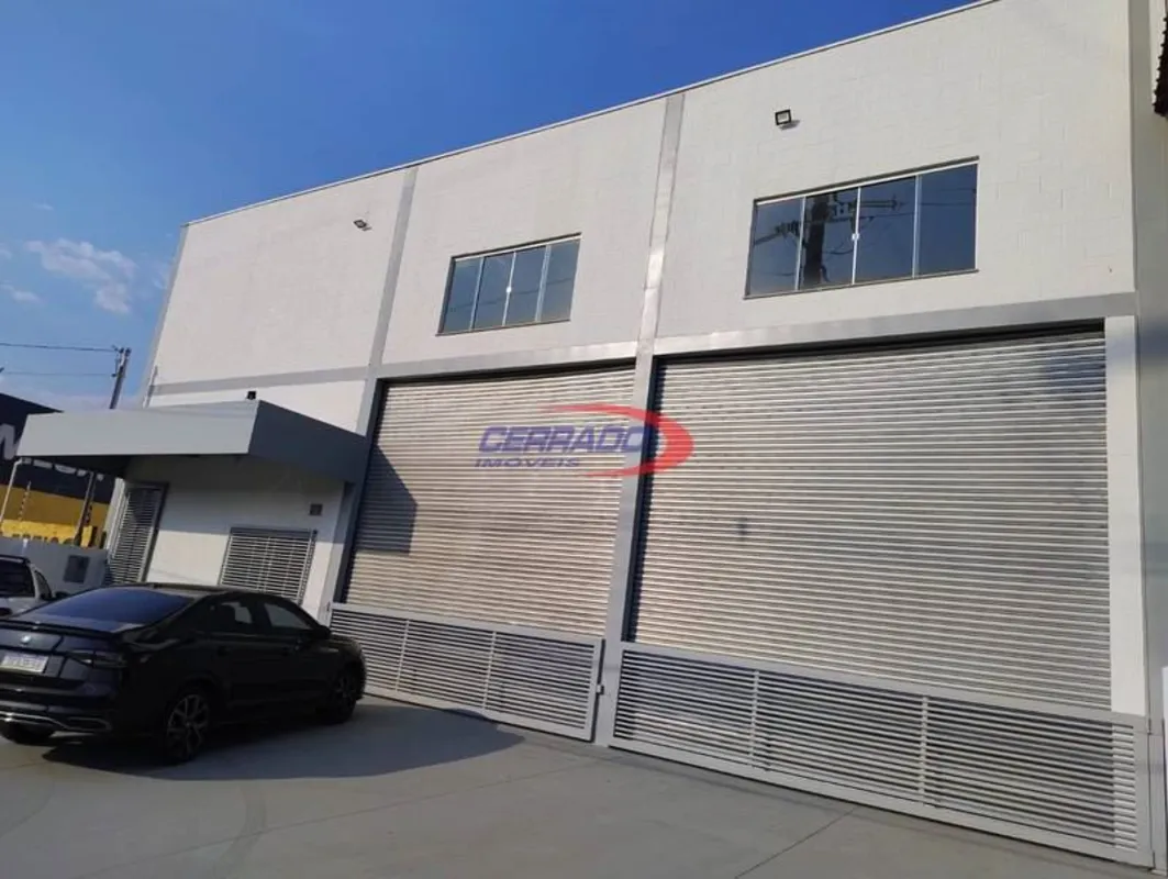 Galpão com 581 m², frente para o Anel Viário, escritório com banheiro, copa com ...