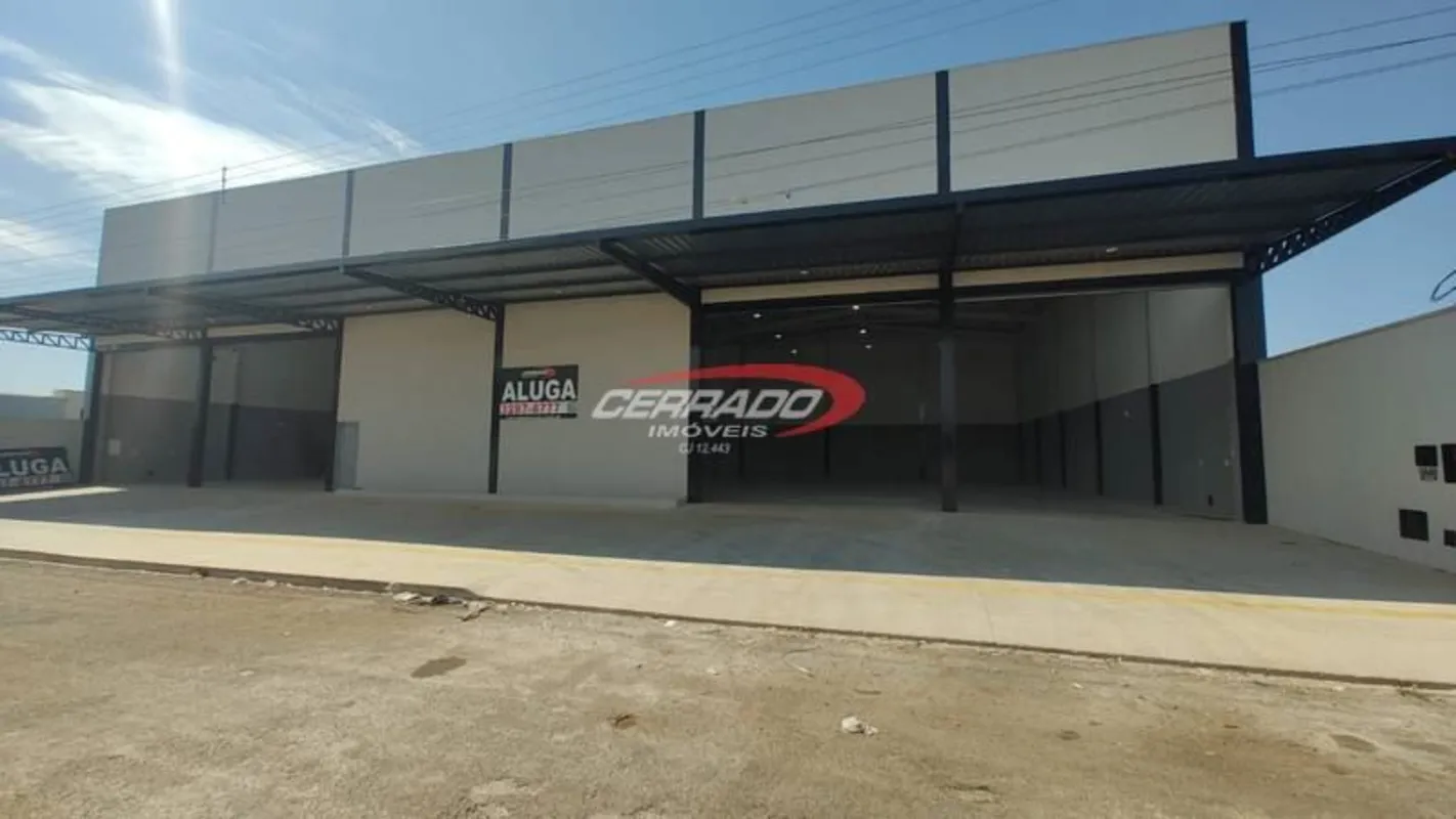Galpão novo 900 m², com mezanino 90 m² , 3 banheiros, 8 vagas de garagem, portas...