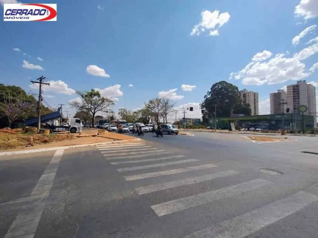Área com 3000 m², esquina (Rua das Magnólias com Avenida Pedro Ludovico), no Par...