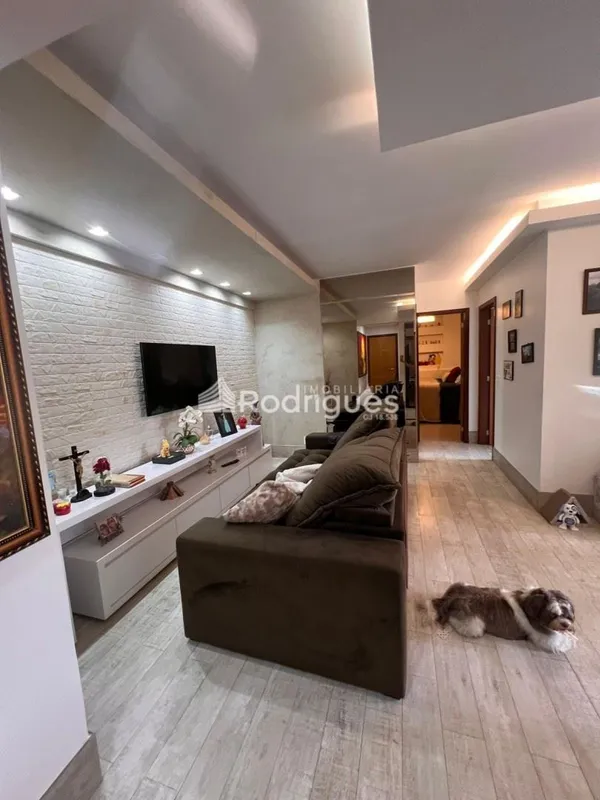 Rodrigues Imobiliária VENDE apartamento no Mozart ResidenceDO APARTAMENTO:- Refo...