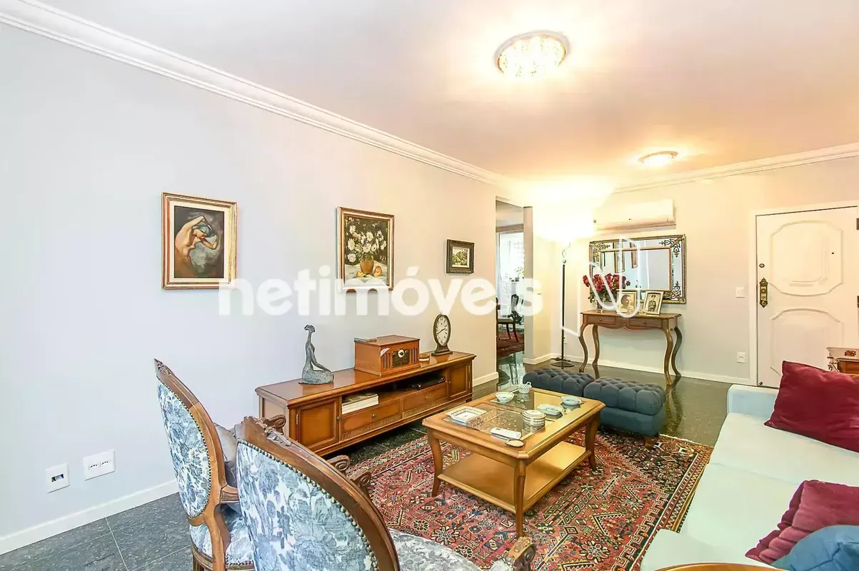 Viva na melhor quadra de Brasília! Apresentamos este incrível apartamento de 3 q...