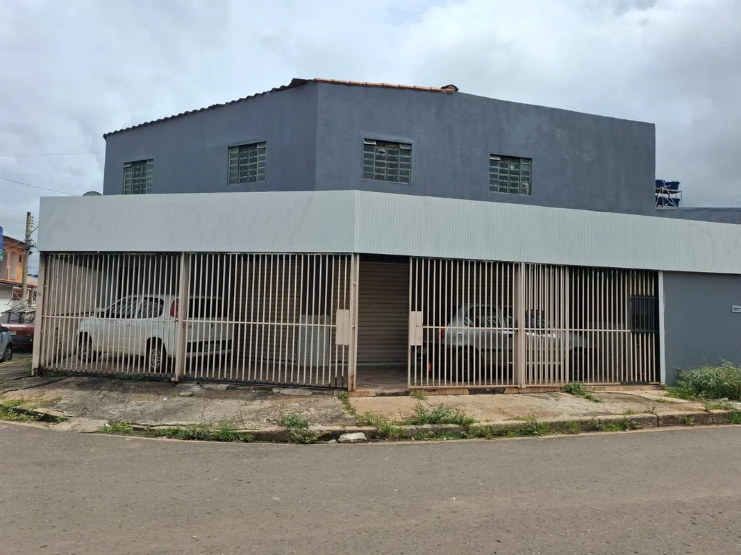 VENDO IMÓVEL NA QR 431 CONJUNTO 14PARTE TERRÉA Loja ideal para comércioPARTE SUP...