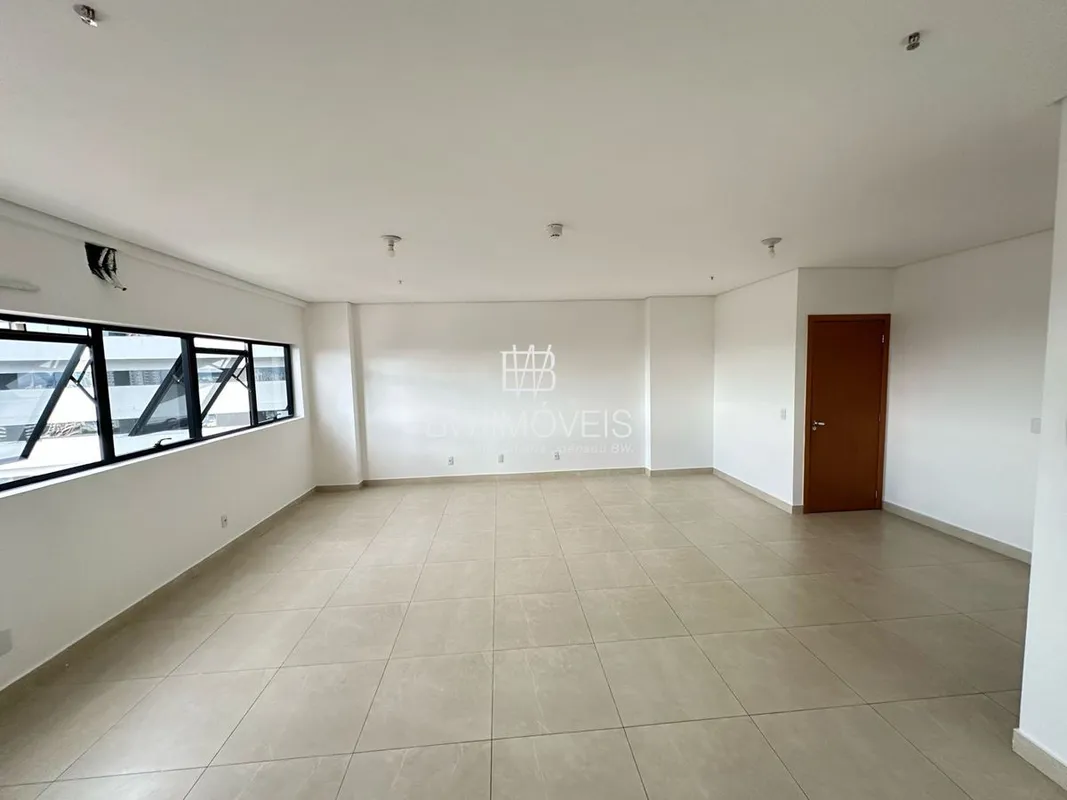 Excelente Sala Comercial, pronta pra uso. Na melhor localização de Aparecida, na...