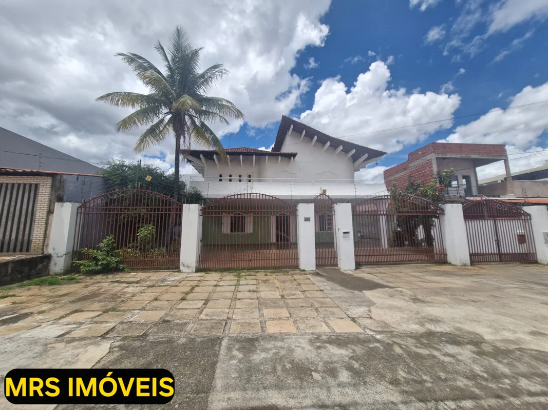 Excelente casa, aceita permuta, financiamento e propostas!-Sao dois lotes de 350...