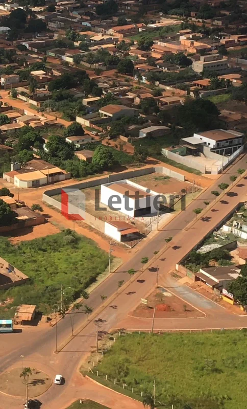 LETTIERI VENDE, Galpão de alvenaria com 260m², uma loja com 65m², com cinco lote...