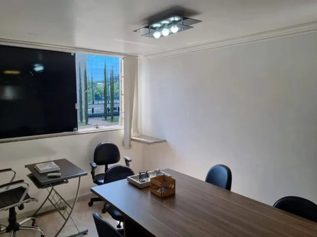 Apartamento no 1° andar residencial/comercial em frente a W3 Norte.Apartamento c...