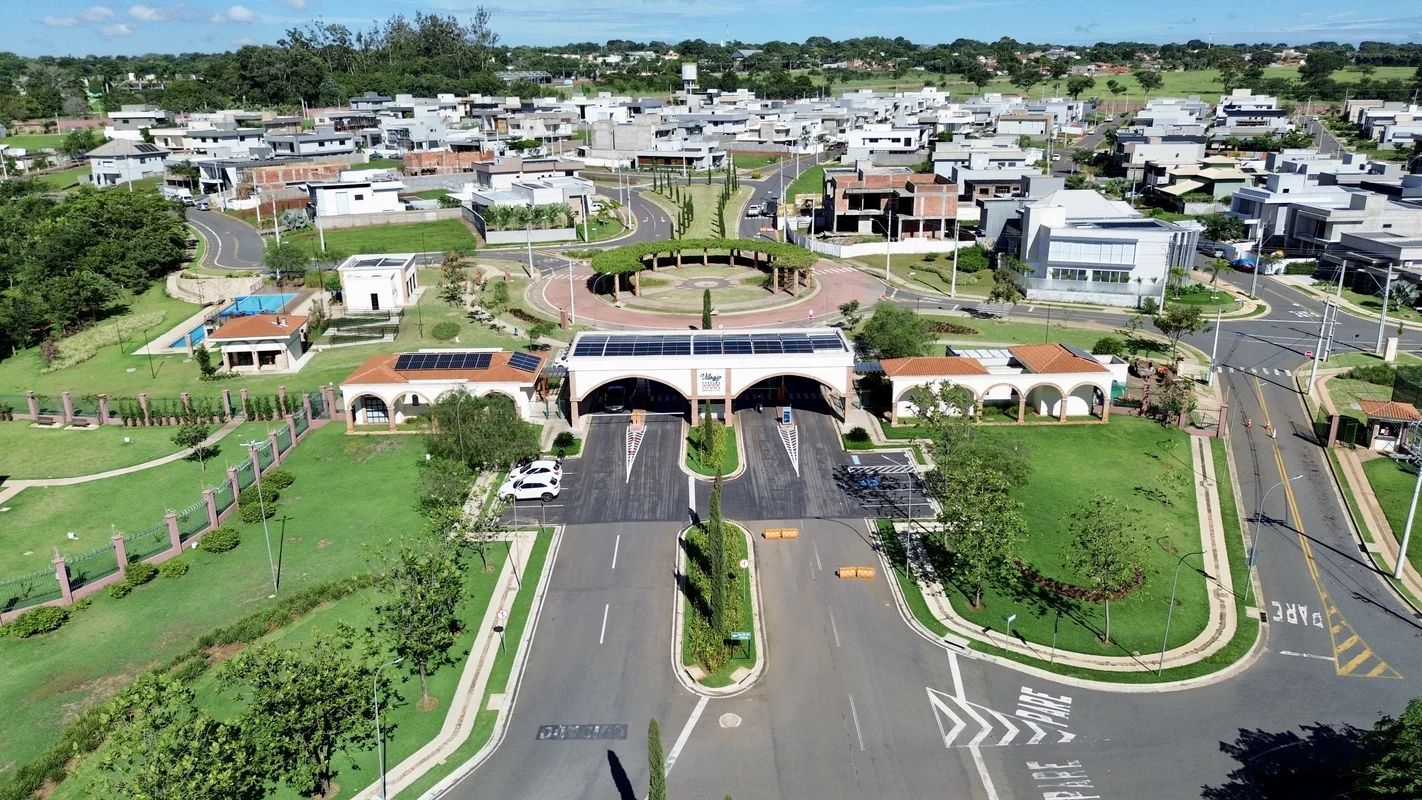 Lote no Villagio Toscana Com uma tipologia incrível, situado em esquina de quadr...