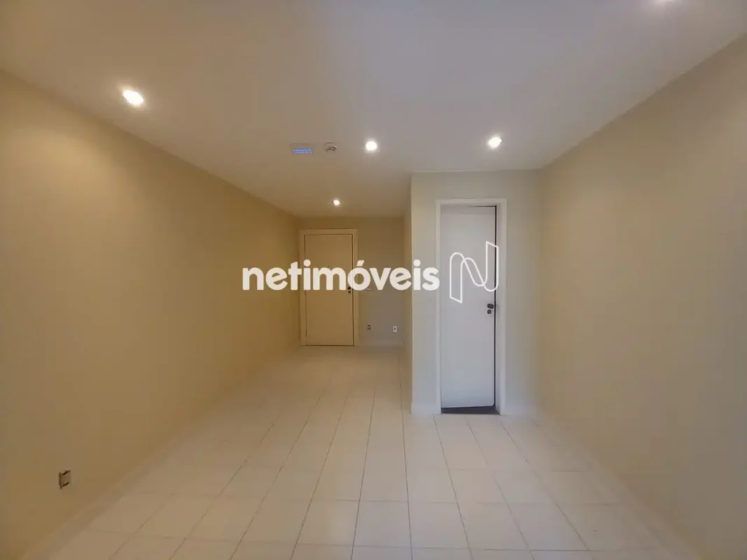 Aluga-se sala comercial no Centro Clínico Sul – Torre IISala dividida em dois am...