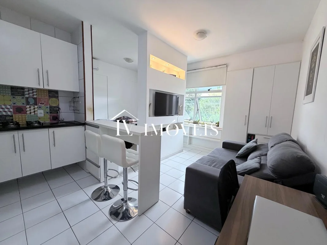 Lilian Vieira Vende:Kit Mobiliada com Vaga de Garagem | Edifício Green Park – As...