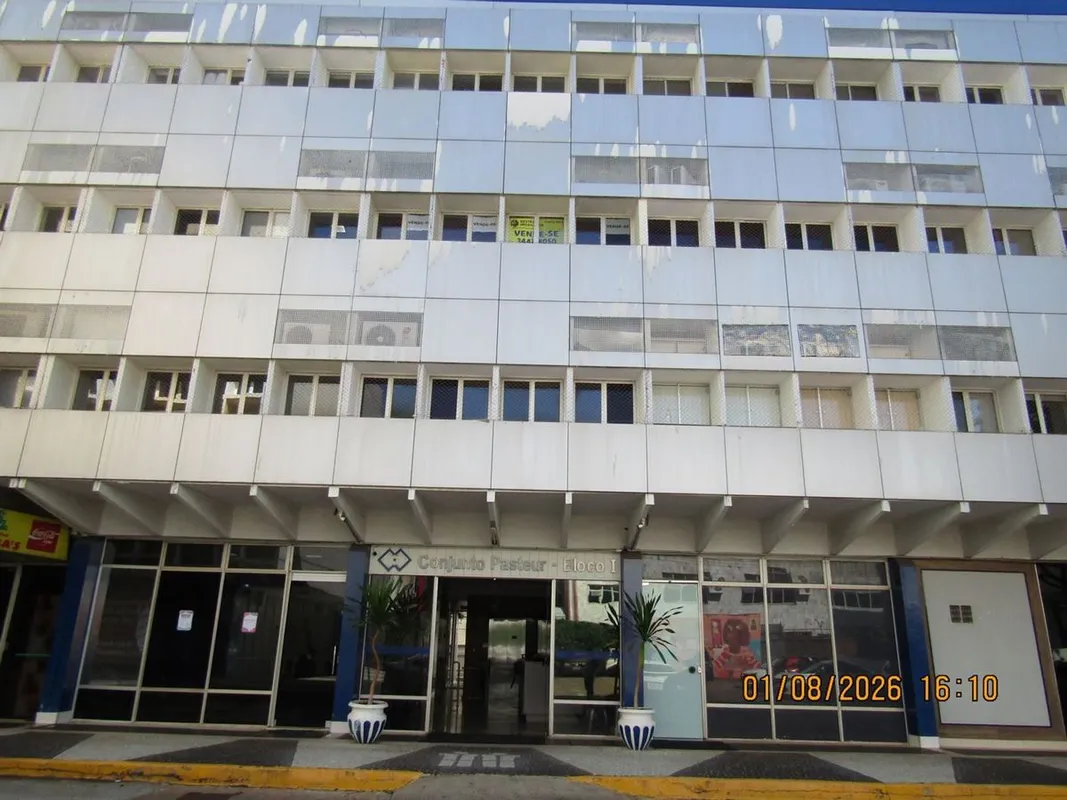 Vendo conjunto de 7 salas comerciais conjugadas, todas com banheiro, e corredor ...