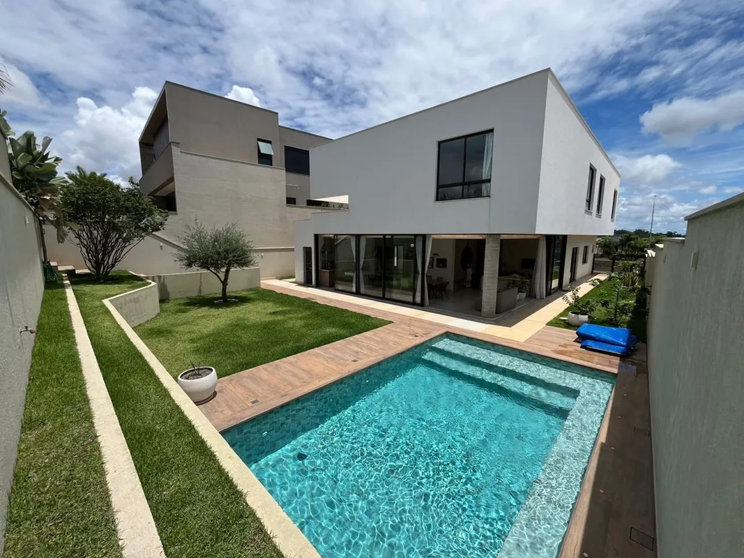Sobrado de Alto Padrão no Jardins Itália Sobrado com 604,00 m² de terreno e 350,...