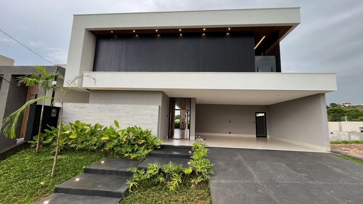 Casa Miritis - Jardins Bolonha- Área construída: 372,62 m²- Área do lote: 360 m²...