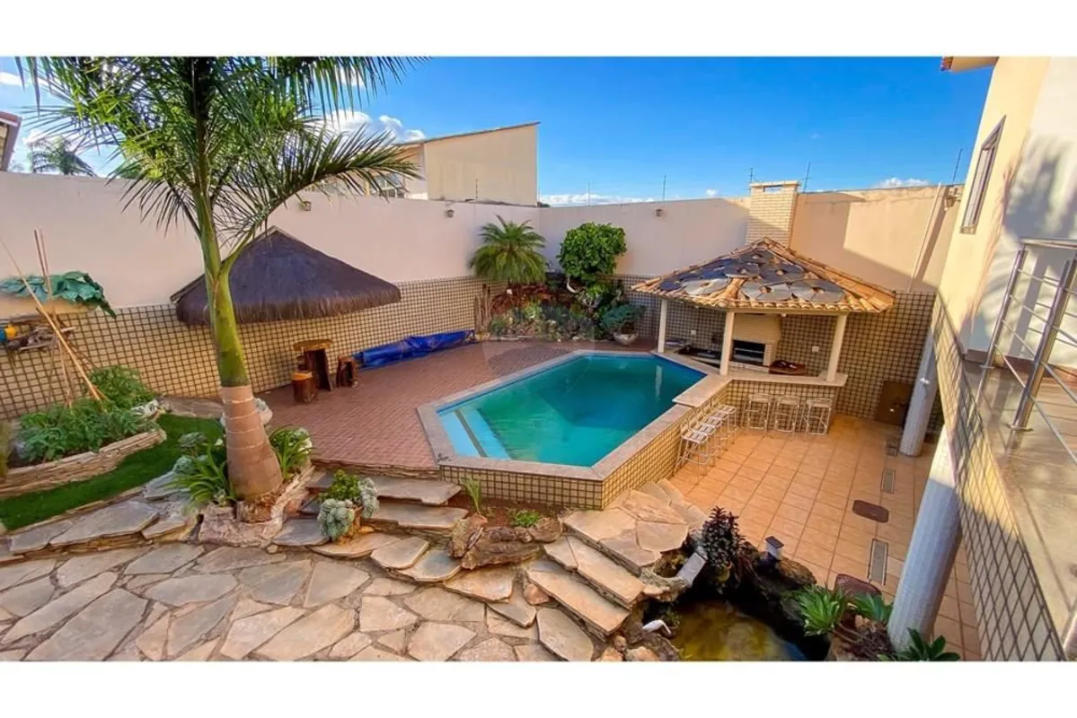 Apresentamos uma casa verdadeiramente única, uma joia rara em Arniqueiras, pensa...