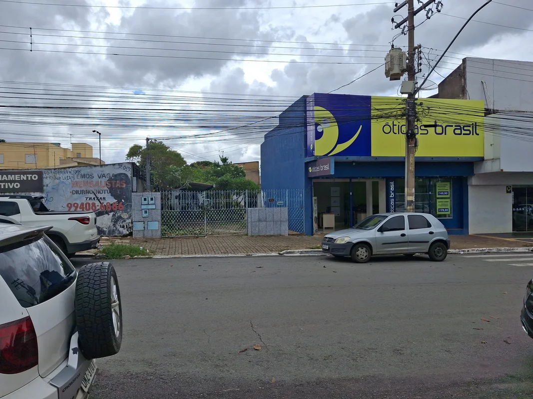 Vende se Casa residencial com 8 comodos, 2 barracões e 1 sala comercial alugada ...