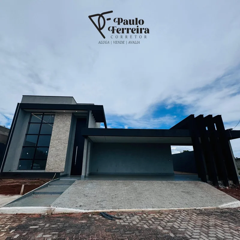 Descubra uma casa única no Condomínio leblon situado no bairro Jardim Botânico, ...