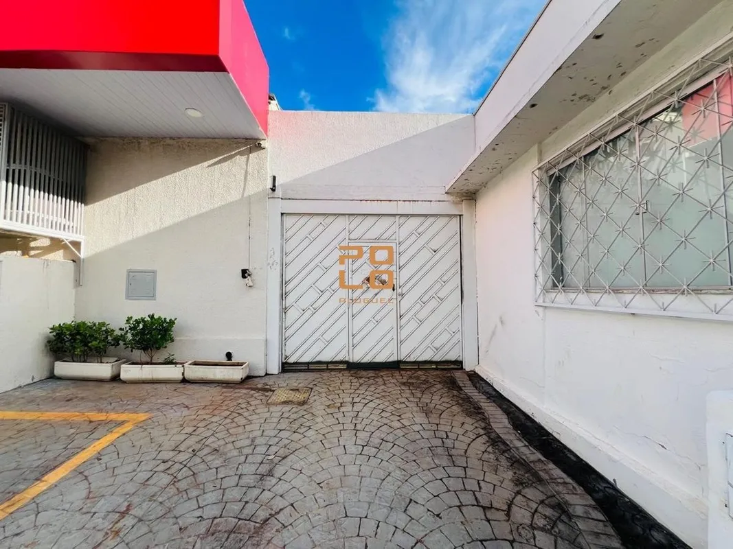 Casa comercial para alugar na Avenida Portugal, no Setor Oeste, com 200 m². Poss...