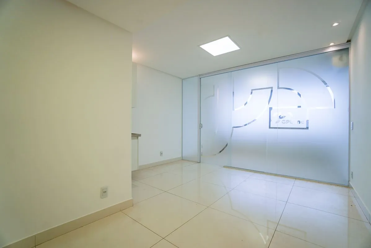 Sala Comercial Moderna e Sofisticada â?? 33,48mÂ²Excelente sala comercial com 33...