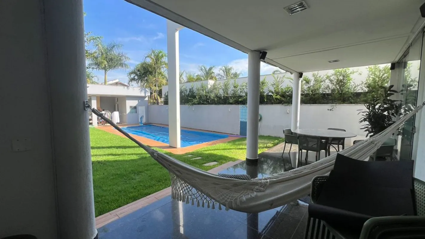 Sobrado espaçoso com vista privilegiada para a praçaSe você busca conforto, espa...