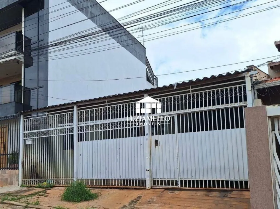 CANDAGOLÂNDIA - OPORTUNIDADE!CASA COM QUINTAL E LOTE VAZADO / GRANDE POTENCIAL!E...