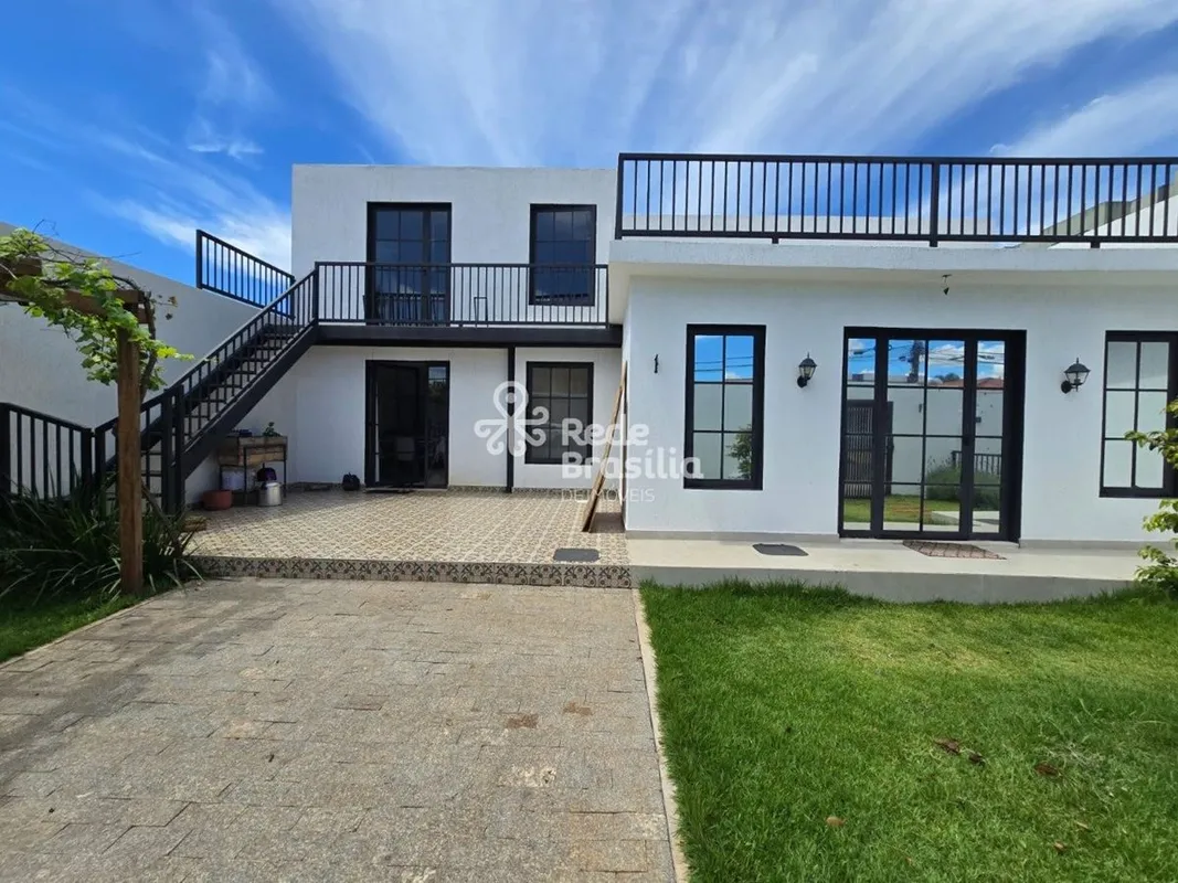 Casa a venda na QI 05 com lote de esquina com 200m² + 100m² de área verde- Sala ...