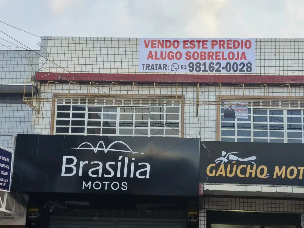 Vendo excelente prédio com 2 lojas com banheiros e subsolo, ampla sobreloja e te...