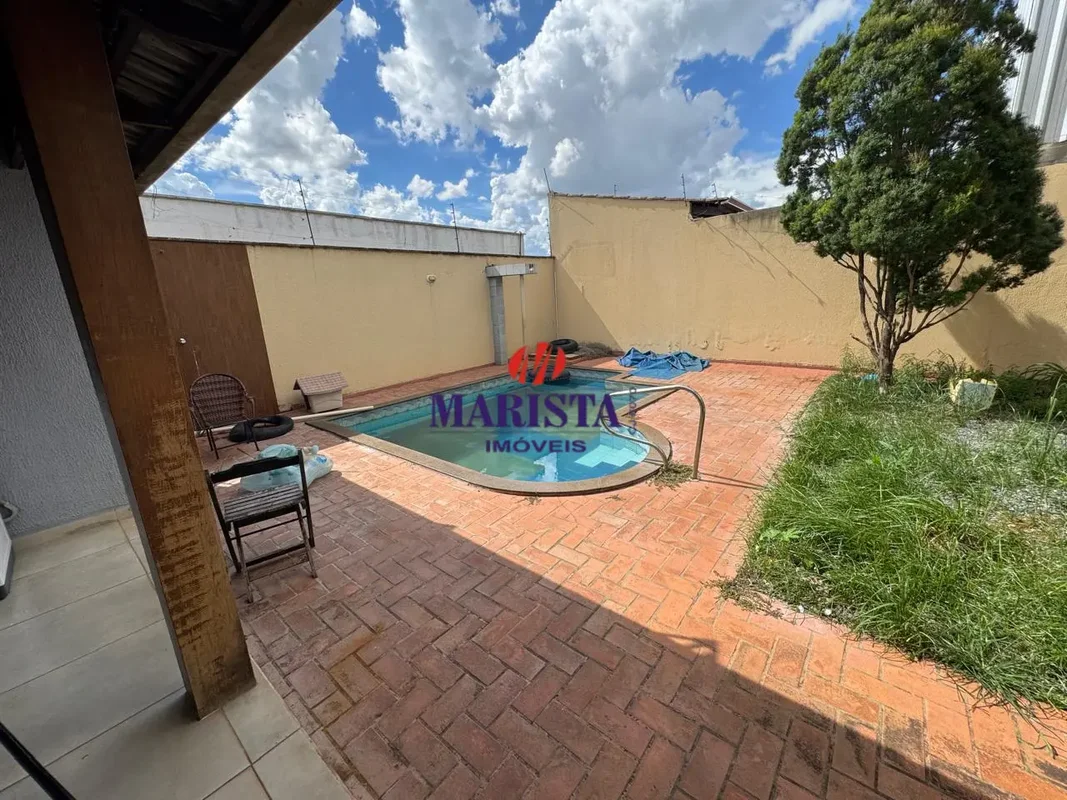 SOBRADO, 3 QUARTOS SENDO 1 SUÍTE MÁSTER COM ARMÁRIOS, LAVABO, COZINHA TIPO AMERI...