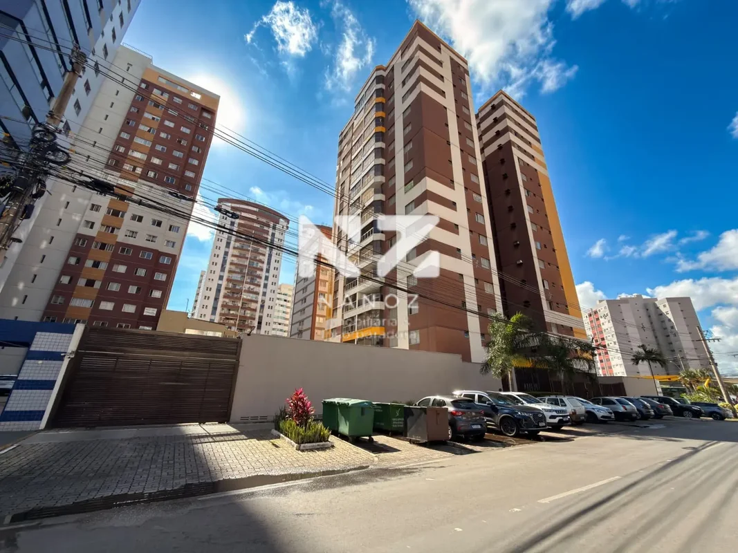 Christian Barney Vende 61 991043697Apartamento amplo e reformado à venda em Água...
