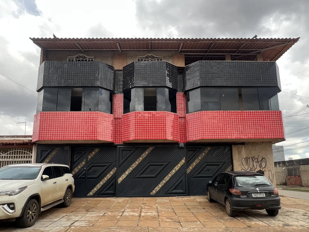 Vendo prédio de esquina com 3 andares, ideal para quem busca renda com aluguel o...