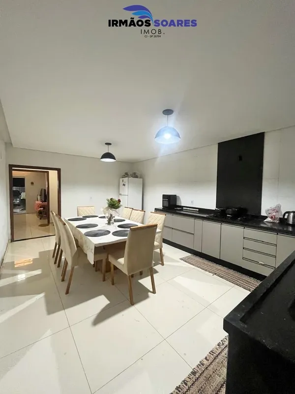 Chácara com casa de 2 quartos, sala ampla com ar condicionado, cozinha com armár...