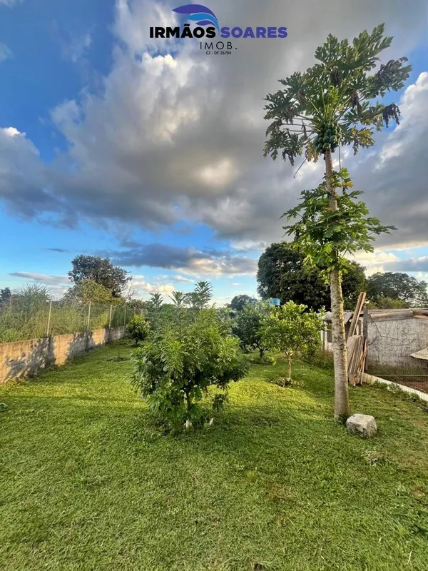 Chácara com casa de 2 quartos, sala ampla com ar condicionado, cozinha com armár...