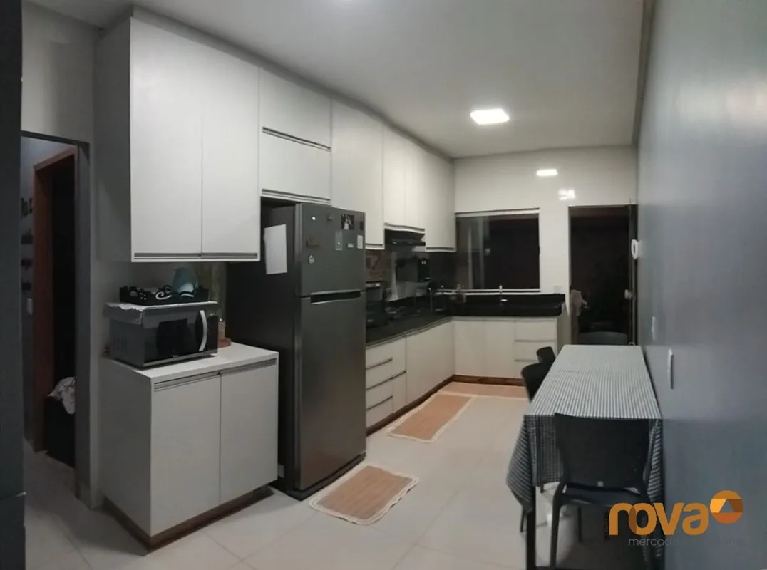 Casa térrea a venda, área construída de 90m² e terreno de 180m², contendo 3 quar...