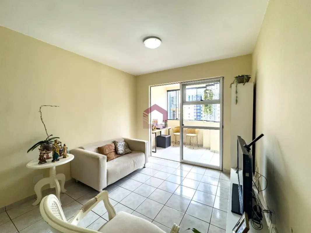 Fernandes & Coelho Imóveis apresenta um excelente apartamento de 81m² no Residen...