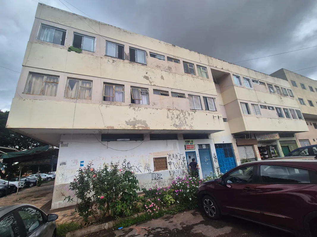 KITNET - AVENIDA CENTRAL - ED. BANDEIRANTES Aproveite a oportunidade de morar nu...