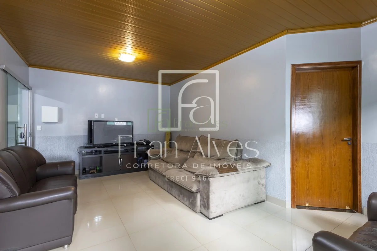 Se você procura uma casa em Taguatinga Sul que entrega um terreno amplo, boa dis...
