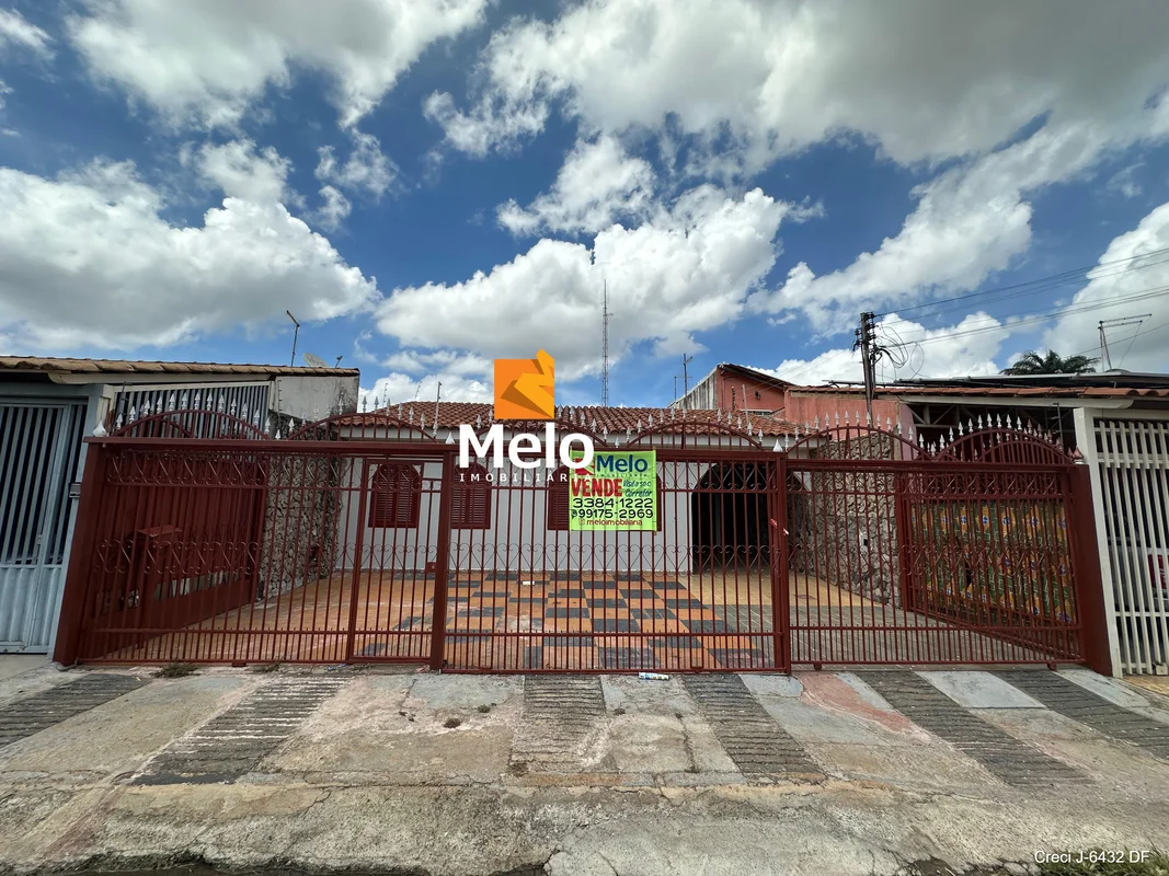 Casa à venda - Quadra 10 Setor CentralCasa ampla e bem estruturada, ideal para q...
