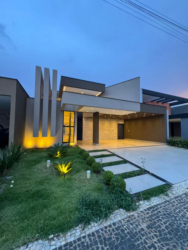 Vendo excelente casa em localização privilegiada, a poucos metros da Panificador...
