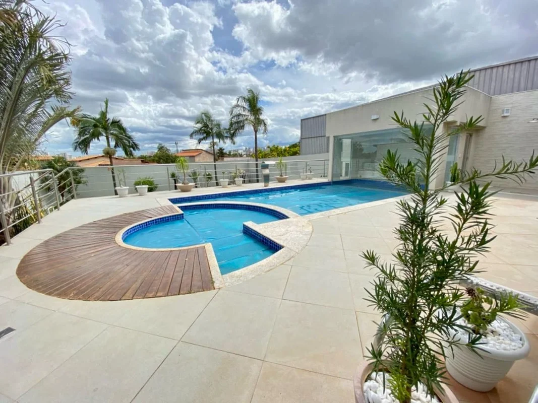 Casa Sobrado de 5 Quartos com Piscina na Rua 5 – Vicente PiresExcelente casa em ...