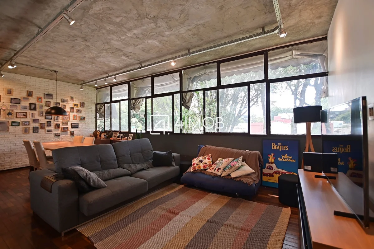 Apartamento com 125 m², composto por 3 quartos, sendo 1 suíte.A área social poss...