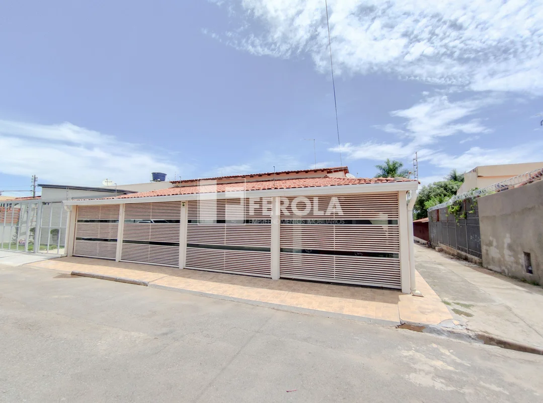 Casa de esquina especial no Guará 2 Espaço, conforto e localização privilegiada!...