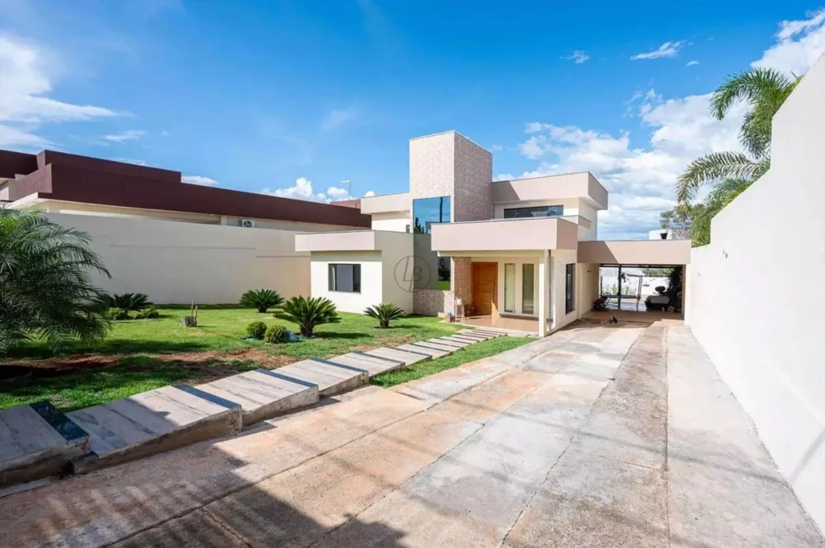 OURO VERMELHO - Casa Moderna e Reformada em Condomínio Fechado – Imóvel com exce...