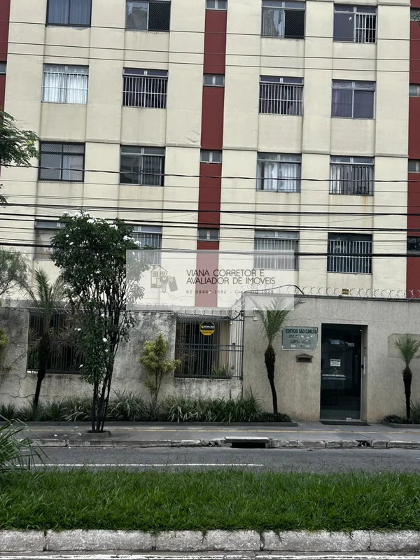 Aluga-se 2/4, sendo um quarto com armário, sala, cozinha com armário, banheiro s...