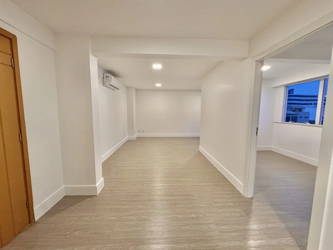 OPORTUNIDADE NO SELETTO LAGO NORTE | 2 QUARTOS COM VAGA E DEPÓSITOApartamento li...