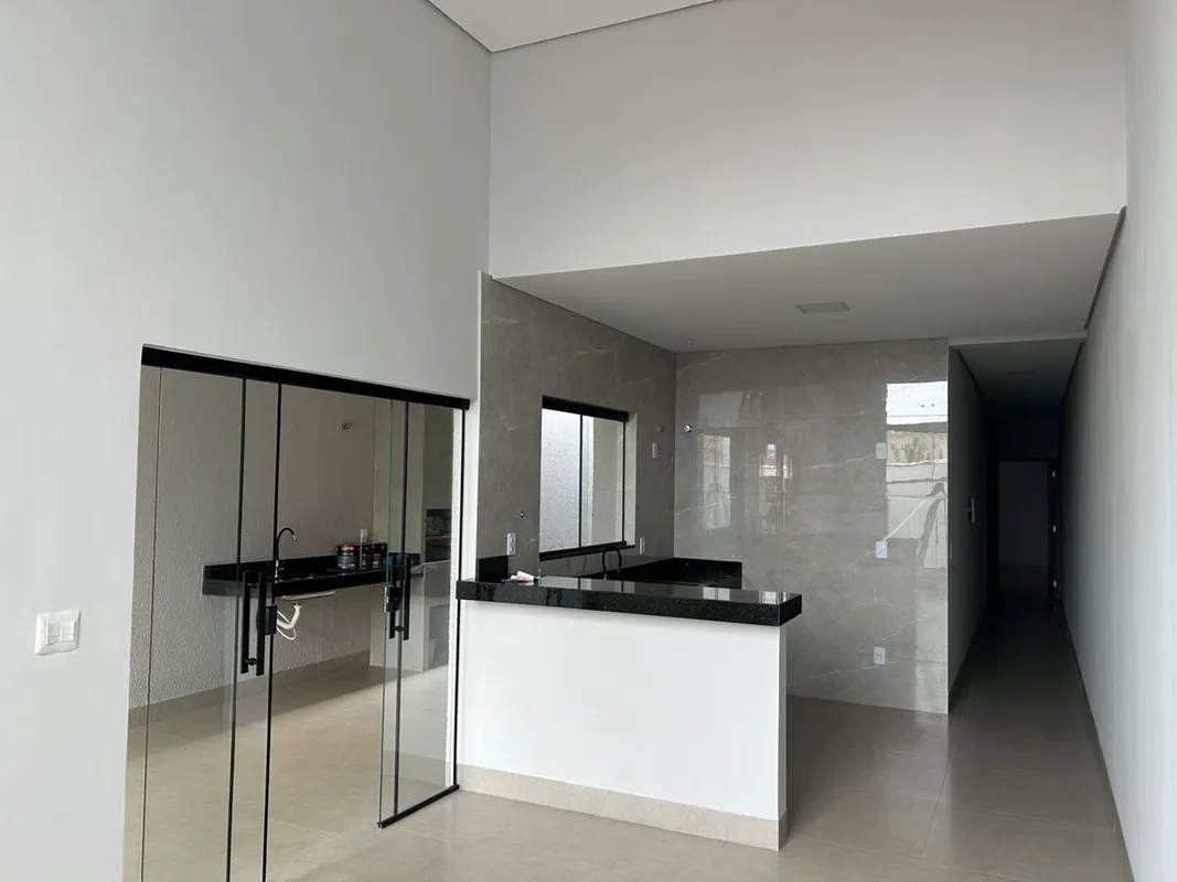 Detalhes do imóvel: Área total: 180 m² Área construída: 108 m² 3 quartos (1 suít...